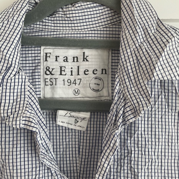 Like New Frank & Eileen Barry Crinkle Button-Up Shirt! Size Medium - Picture 6 of 6